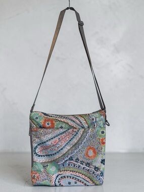 Vera Bradley Recycled Lighten Up Paisley Crossbody • Lightweight Travel Bag